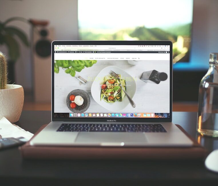 Découvrez notre guide complet pour créer un site web professionnel, étape par étape, et boostez votre présence en ligne avec des conseils pratiques et efficaces.